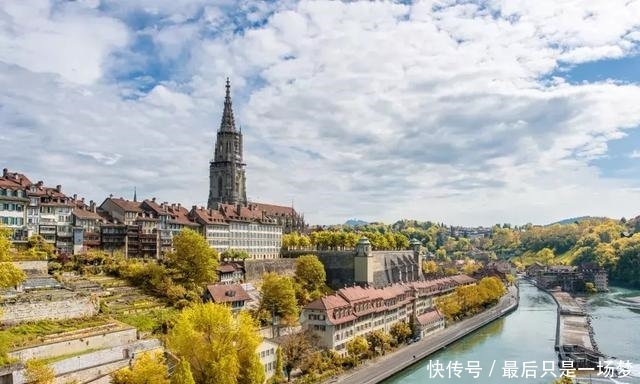 这个美到窒息的国家,用一个煎饼果子就能买到湖景别墅
