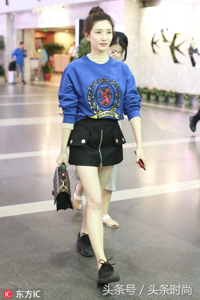 秋天是卫衣星人的天下 看女神江疏影如何花样穿卫衣