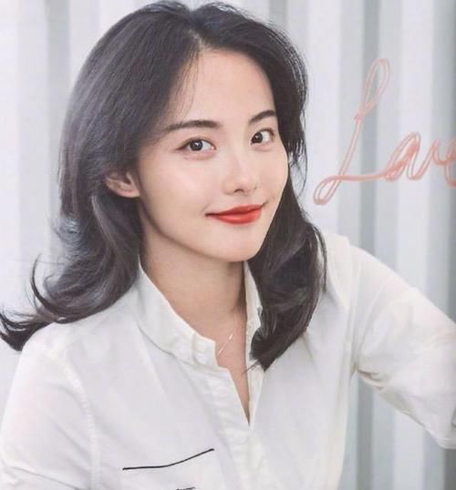 宝宝:黑长直号称“斩男发”,却不是人人都显气质,这4种人就不宜披长发
