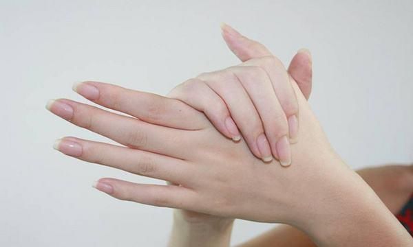  『就可以』家里剩了大半瓶维生素E，这样用对生活更有帮助，但很多人不知道