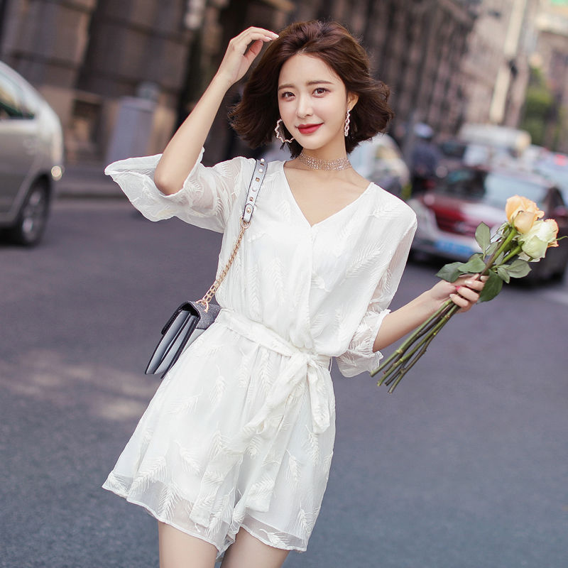 “奶油裙”是火了!超适合小个子MM，一件上身美的不可一世