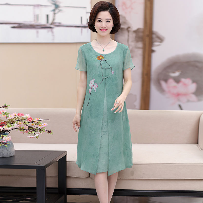 奔四奔五中年人别乱穿裙,看这几款洋气妈妈裙,减龄又遮肚