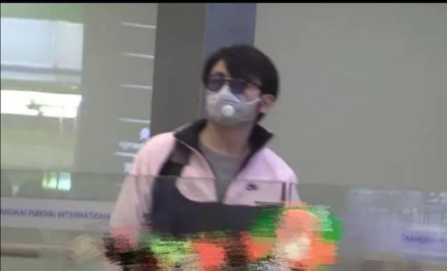  [严严实实]阿娇阿Sa穿防护服戴面罩,杨紫披雨衣加手套,明星开启复工模式防护措施哪家强？