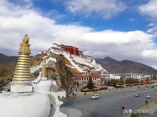 西藏药王山，游客都来这里打卡，你也是吗？