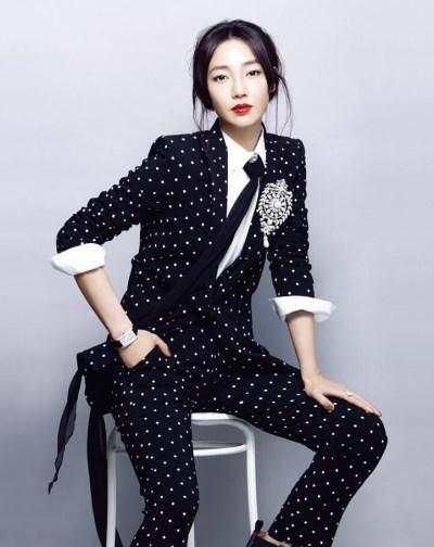 白百何素颜丑到认不出！头发凌乱满脸油光，网友：越来越像陈羽凡