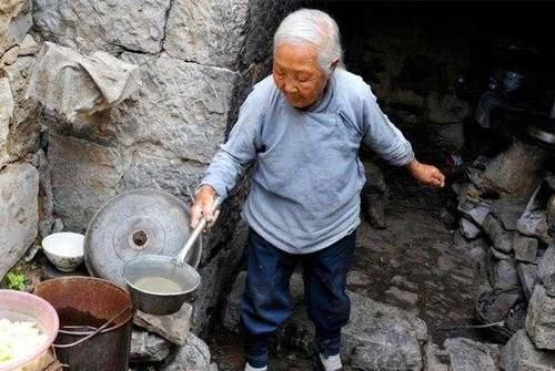 以前农村人喜欢的太阳能热水器，现在被冷落，嫌热水烧的慢？