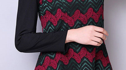 国庆出游，少穿裙，穿这样的小衫，搭黑裤子，四五十岁女人也美翻