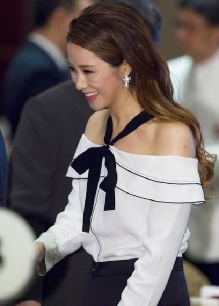 同样嫁入豪门!郭晶晶和徐子淇的街拍，网友:冠军和模特的差距!