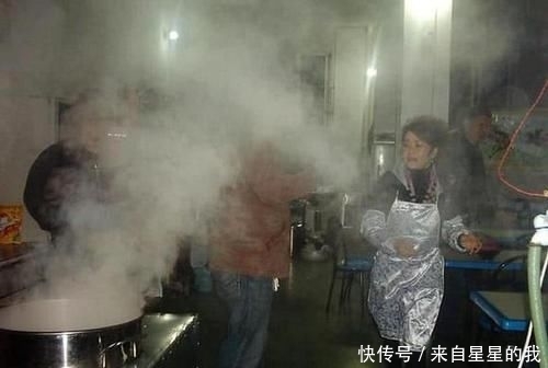  「天气」这里的鱼不仅多, 而且傻, 钓鱼拉得手抽筋