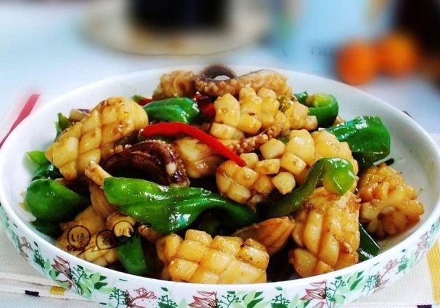 「高出」“它”的维C比西红柿高出15倍,隔三差五吃一次,肤白貌美身材好