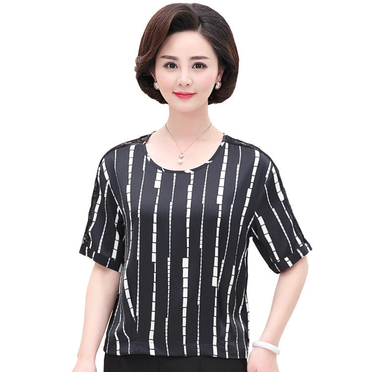 真好看!都舍不得移开眼睛，55岁妈妈穿新款“妈妈装”，巨年轻