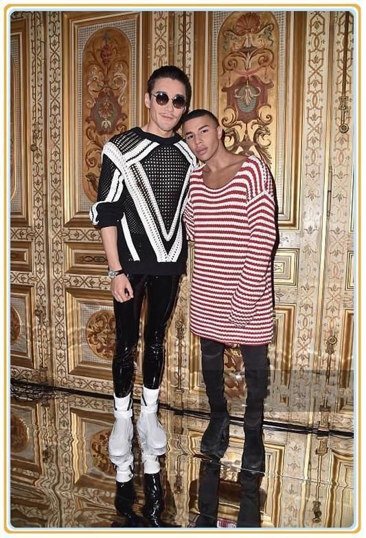 胡兵太潮了吧!渔网衫配亮皮裤，网友:圈内没几个人敢这么穿!