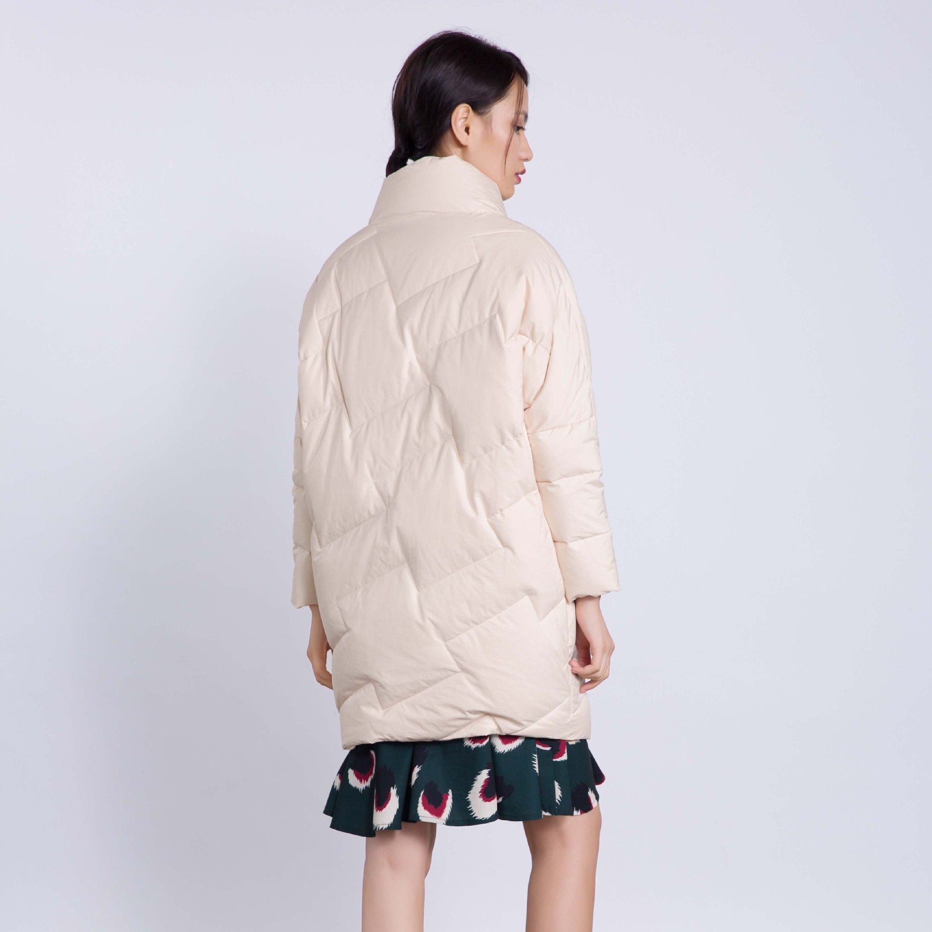 等我有钱了，也都想买这种羽绒服，修身又大气，一件比一件洋气