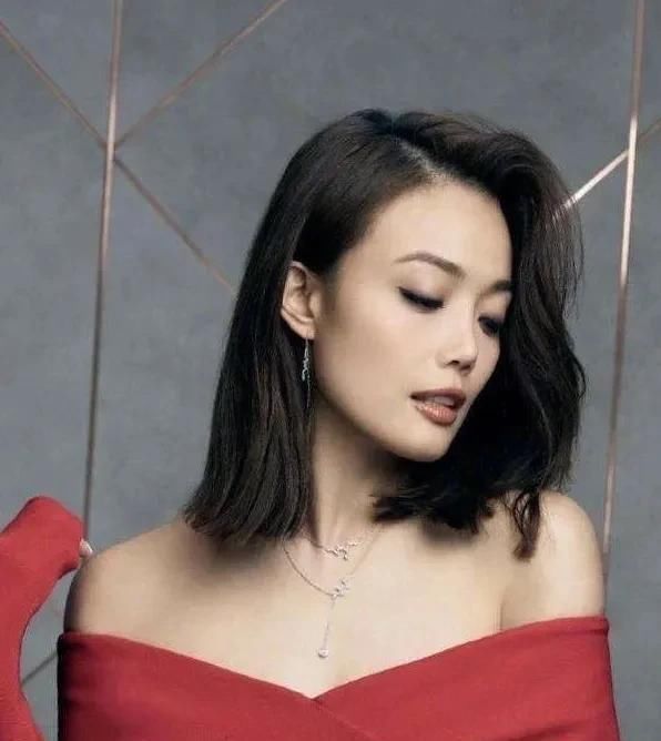  『凹陷的太阳穴』普通女生如何显高级？“有钱发型”一定要试试