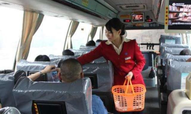  坐大|为啥坐大巴时司机不去服务区，偏要去高速外吃饭？莫非有啥