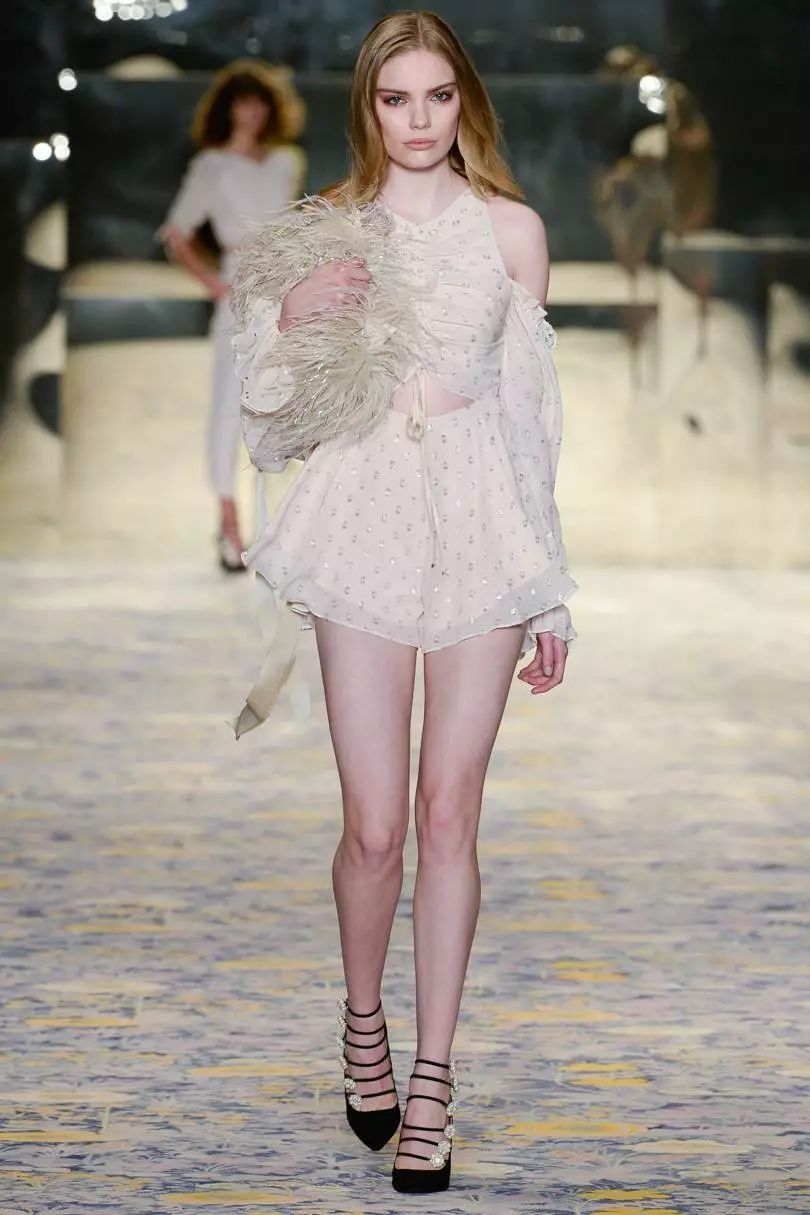 今天懒得想搭配，也能随随便便穿出两米腿!