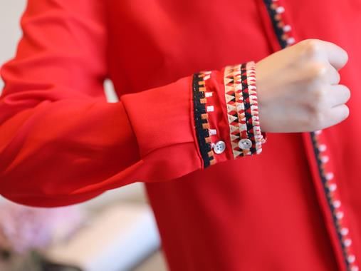 中秋都没到，别着急买毛衣!新款小衫+平底鞋，清新洋气又时髦