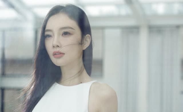  『连衣裙』服了李小路，连显显老的小雪花裙都能搭出18岁的样子，全靠长相在撑