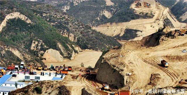 中国真正的“一线城市”，宽不足300米，削平33座山头打造一座新