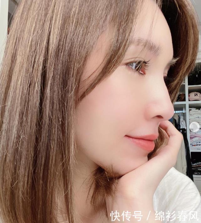 「十足」林志颖妻子陈若仪晒近照自拍,皮肤水嫩红润逆龄十足,长睫毛抢镜