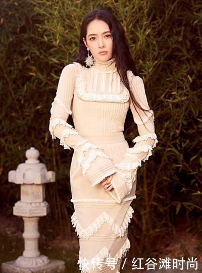 郭碧婷出席活动，礼服上半身开好大，网友：以前的清纯气质全没了