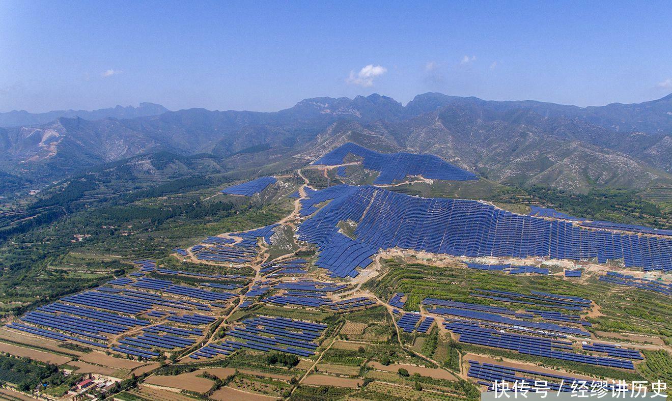  #绵延#全球最大光伏电站，耗资88亿，绵延40公里全是光伏板！