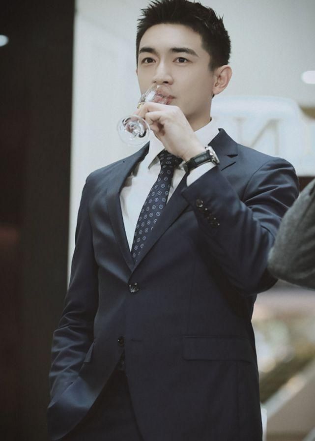 『大哥』林更新只要不说话,颜值妥妥的霸道总裁,连路人大哥都满脸崇拜