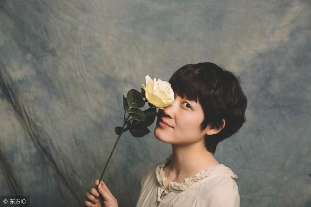 父亲是中国前首富，她回国后拒绝接班，不到5年赚到100亿！