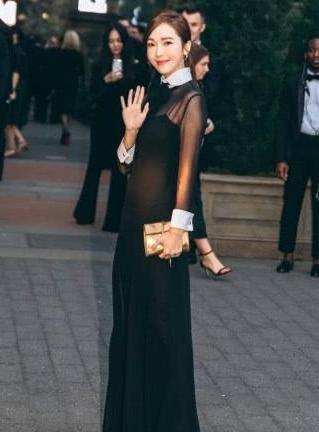 纽约时装周众星云集，最有看头的却是她，分分钟碾压韩国女神！