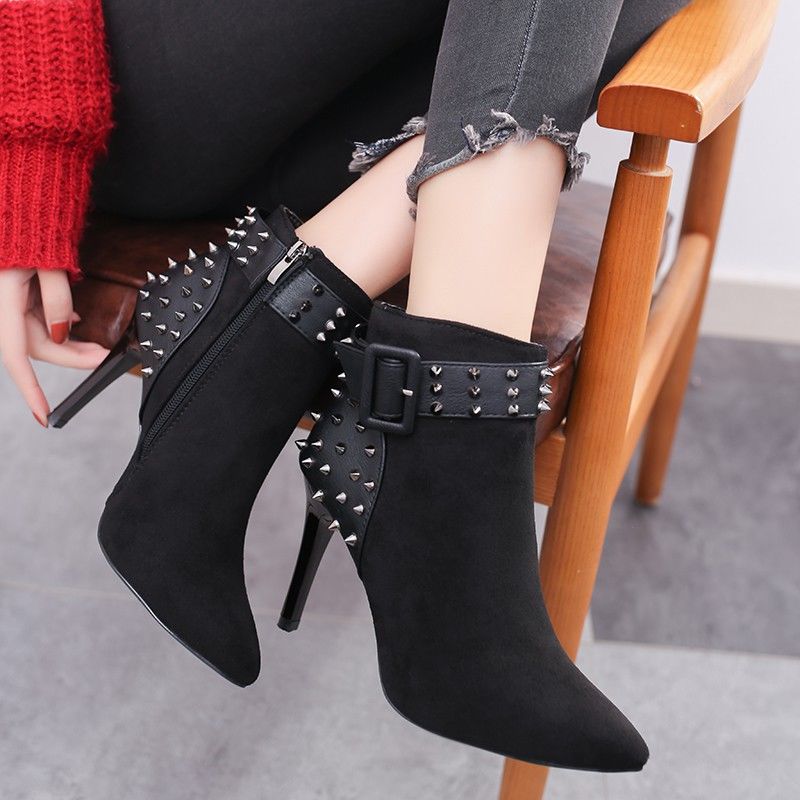 高跟鞋真过时了!今年流行马丁靴，精致减龄，特适合80后