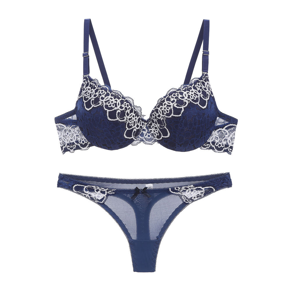 店铺上新一种，女士三角裤，精巧细致