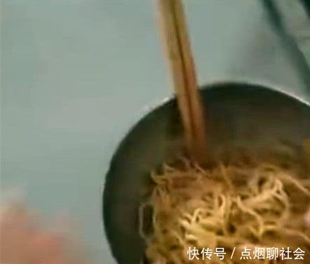 网友爆料河南某校营养餐糊弄人，官方回应一查到底