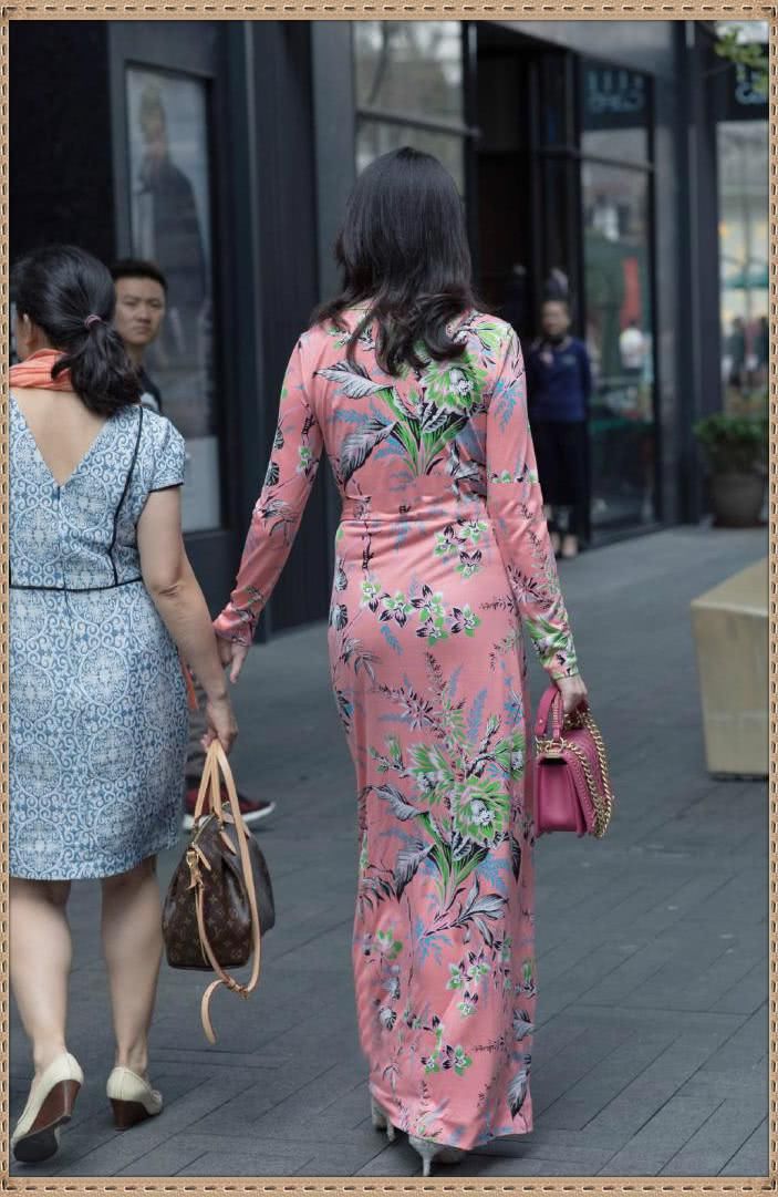  村花|这才是标准的村花吧？穿得花里胡哨的，一点也没有韵味美