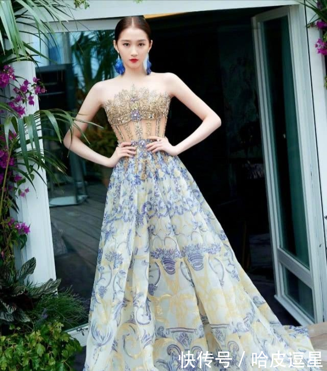  抓拍：关晓彤真人到底长啥样？看清路人抓拍的生图，终于相信鹿晗的眼光