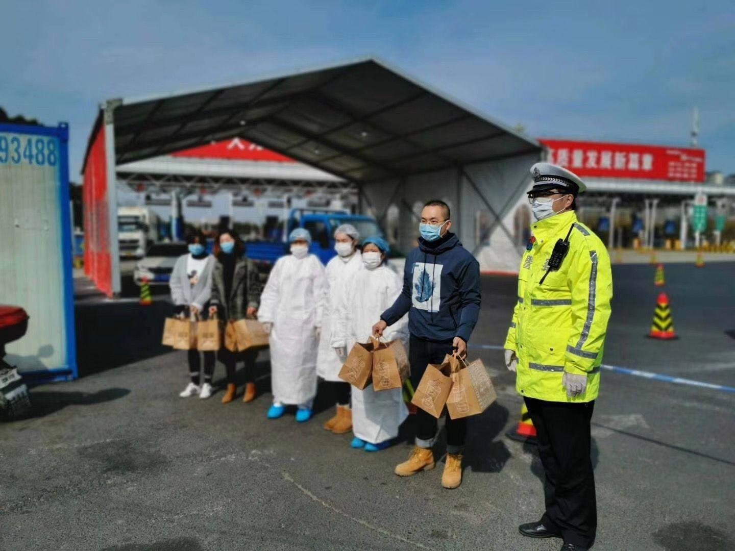  「测温仪」江苏昆山：战“疫”一线 台青暖人心