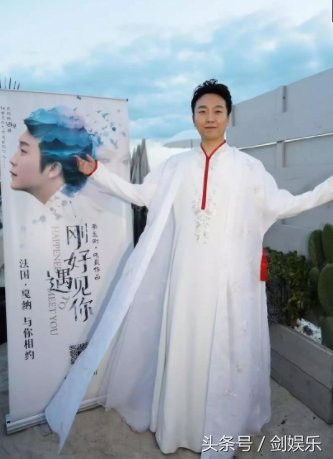 李玉刚首战戛纳 穿“百蝶衣”走红毯 简直惊艳了众人!