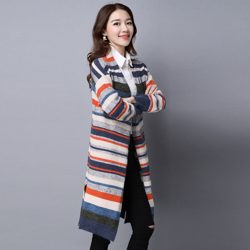 过时的羊绒大衣别穿了，今年流行这样的秋装外套，洋气显瘦美