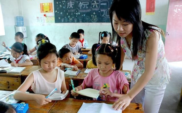  「上涨」养老金19年出现“大变动”，伴随这三类教师退休工资“