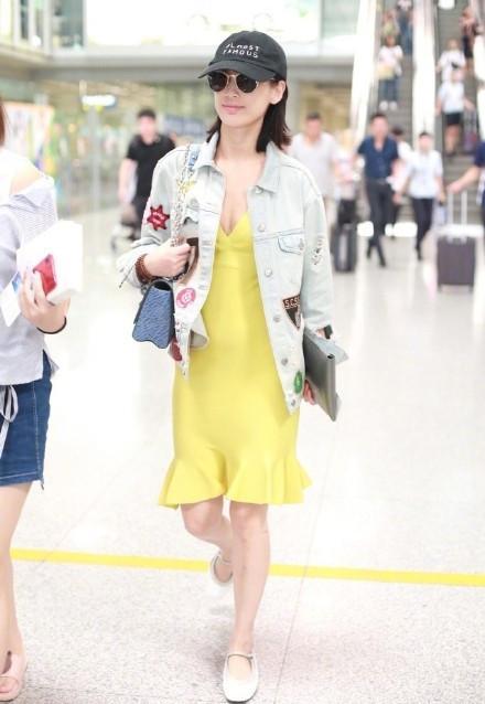 黄圣依身穿紧身连衣裙现身，惊现微凸小腹，网友：这是吃胖了？