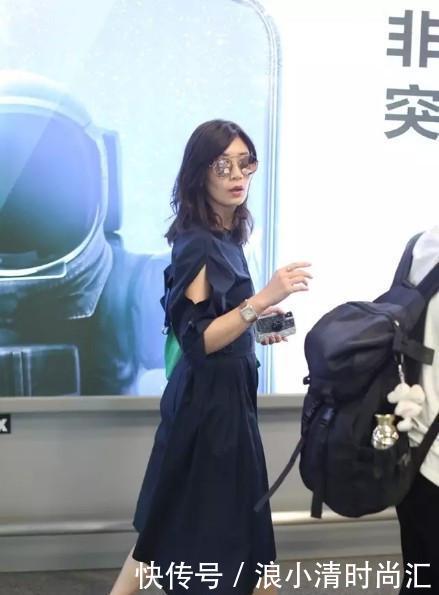 43岁贾静雯气质依旧，网友：这怕是能比18岁了！