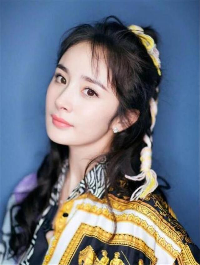 热巴高颜值离不开“龙须刘海”，却不知她的发际线这么高！