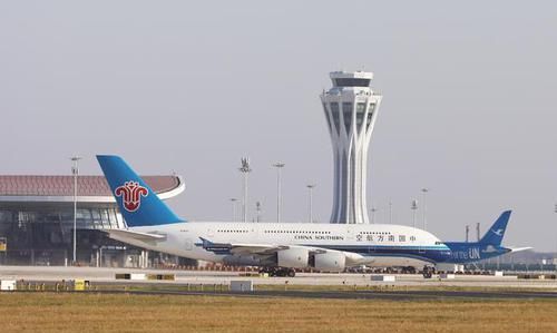  #起飞#国际机场正式投运 首架航班顺利起飞