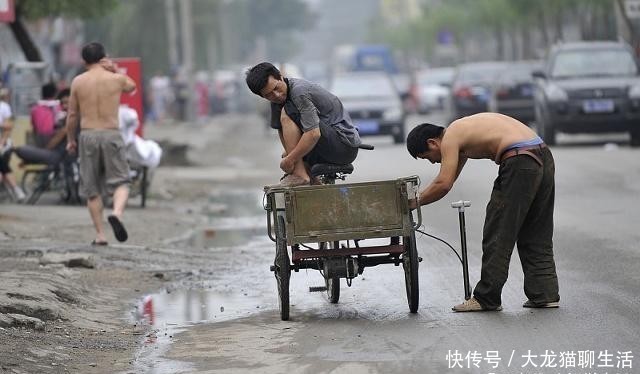  「用益物权」专家提议允许城市人购买农村宅基地使用权，农民可