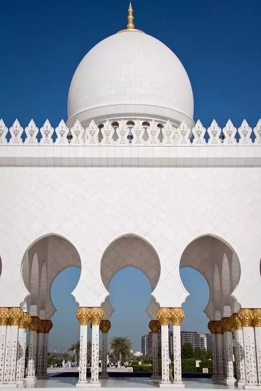 世界上最奢华的清真寺，用了46吨黄金，总造价超过380亿！