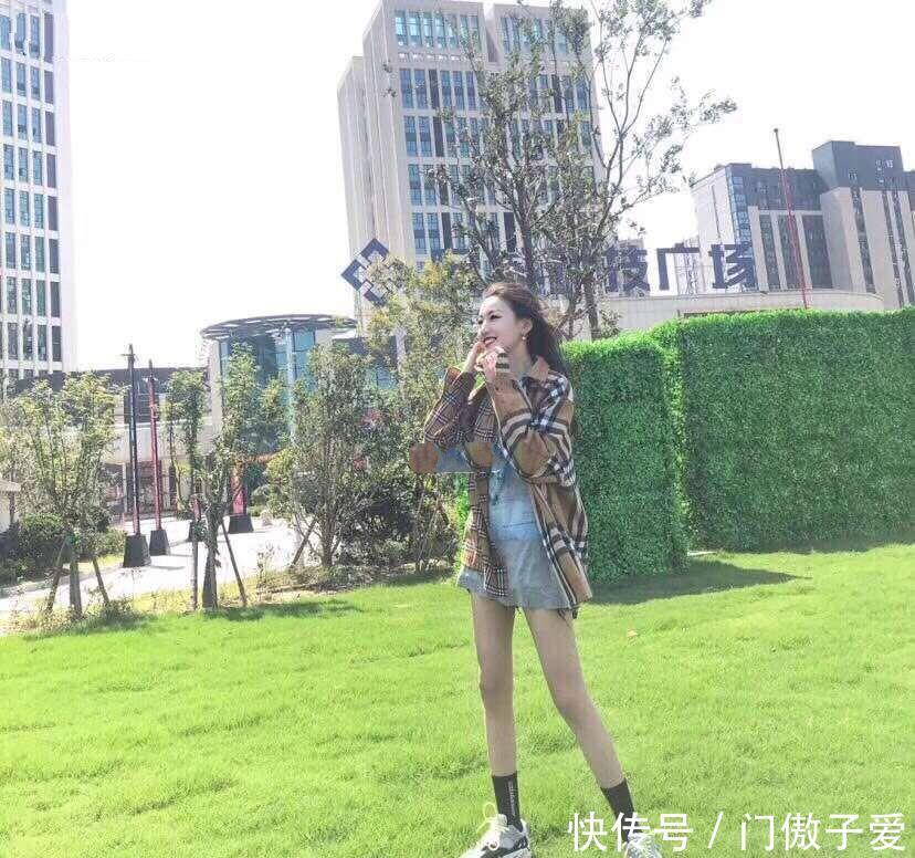 『喜欢』街拍一双运动鞋,能搭出多少种风格喜欢的小姐姐看过来