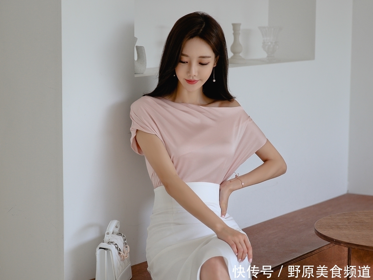  「美女」美女你这裙子，就是为了转的吧