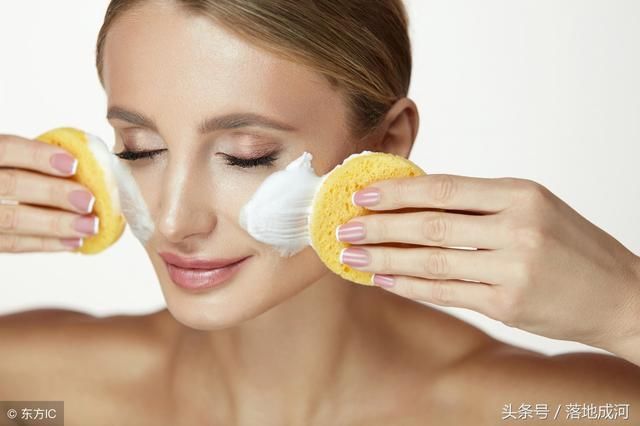 早上洗脸时，到底要不要用洗面奶，总有人搞错，难怪皮肤一直不好