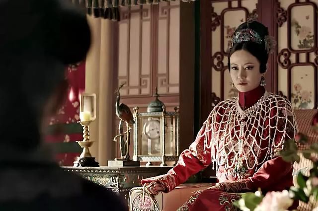 迪丽热巴真人秀纪录片&江疏影娜扎组团穿复古版运动夹克