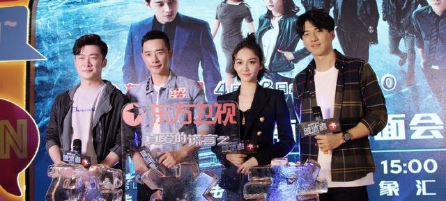 她是《老房有喜》小海燕，如今秋衣外面穿抹胸，网友：漂亮