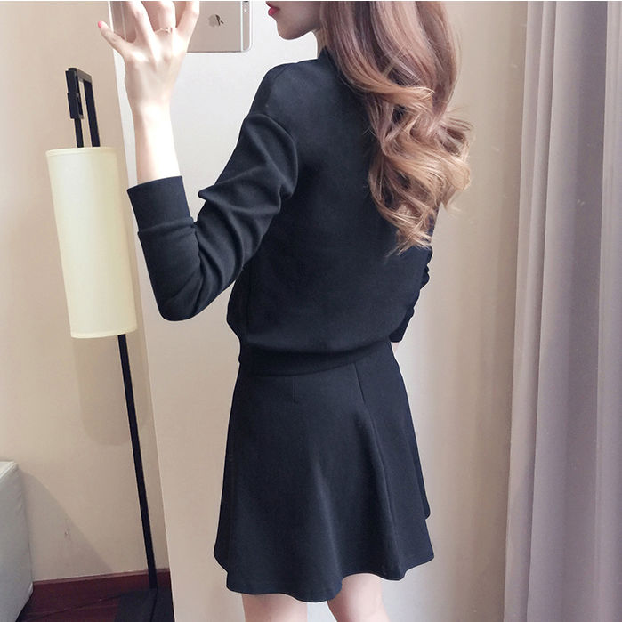 女人别傻傻打底裤配大衣，今秋流行的套装太漂亮了!多胖穿都好看